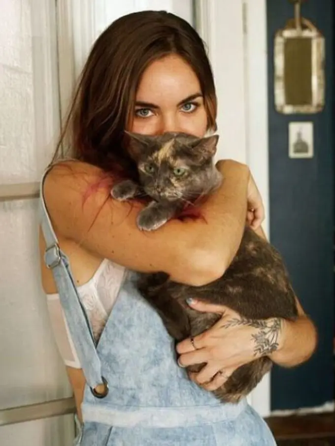 Momen Kucing dan Majikannya Ini Bakal Bikin Kamu Salah Fokus