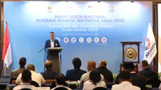Ketua Umum Akuatik Indonesia, Anindya Bakrie, memberi sambutan saat Rakernas Akuatik Indonesia di Hotel Arya Duta, Jakarta, Sabtu (28/2/2026). (Bola.com/M Iqbal Ichsan)