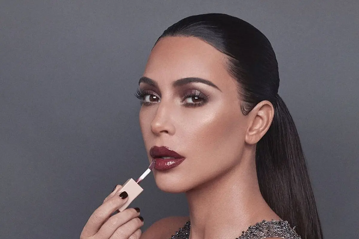 Kim Kardashian Ciptakan Tren Makeup Glamor untuk Akhir Tahun
