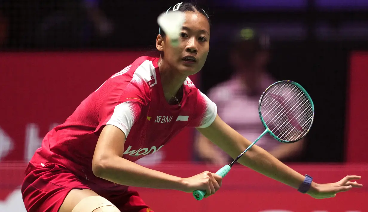Tunggal putri Indonesia, Putri Kusuma Wardani memastikan tiket ke semifinal tunggal putri Kejuaraan Dunia Bulu Tangkis 2025. (Dimitar DILKOFF/AFP)