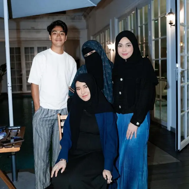 Umi Pipik dan Celine Evangelista