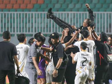 Gol tunggal Gufroni Al Maruf ke gawang PSIM Yogyakarta dalam laga perebutan tempat ketiga Liga 2 2021 di Stadion pakansari, Bogor, Kamis (30/12/2021) memastikan tiket terakhir promosi ke BRI Liga 1 musim depan menjadi milik Martapura Dewa United. (Bola.com/Bagaskara Lazuardi)