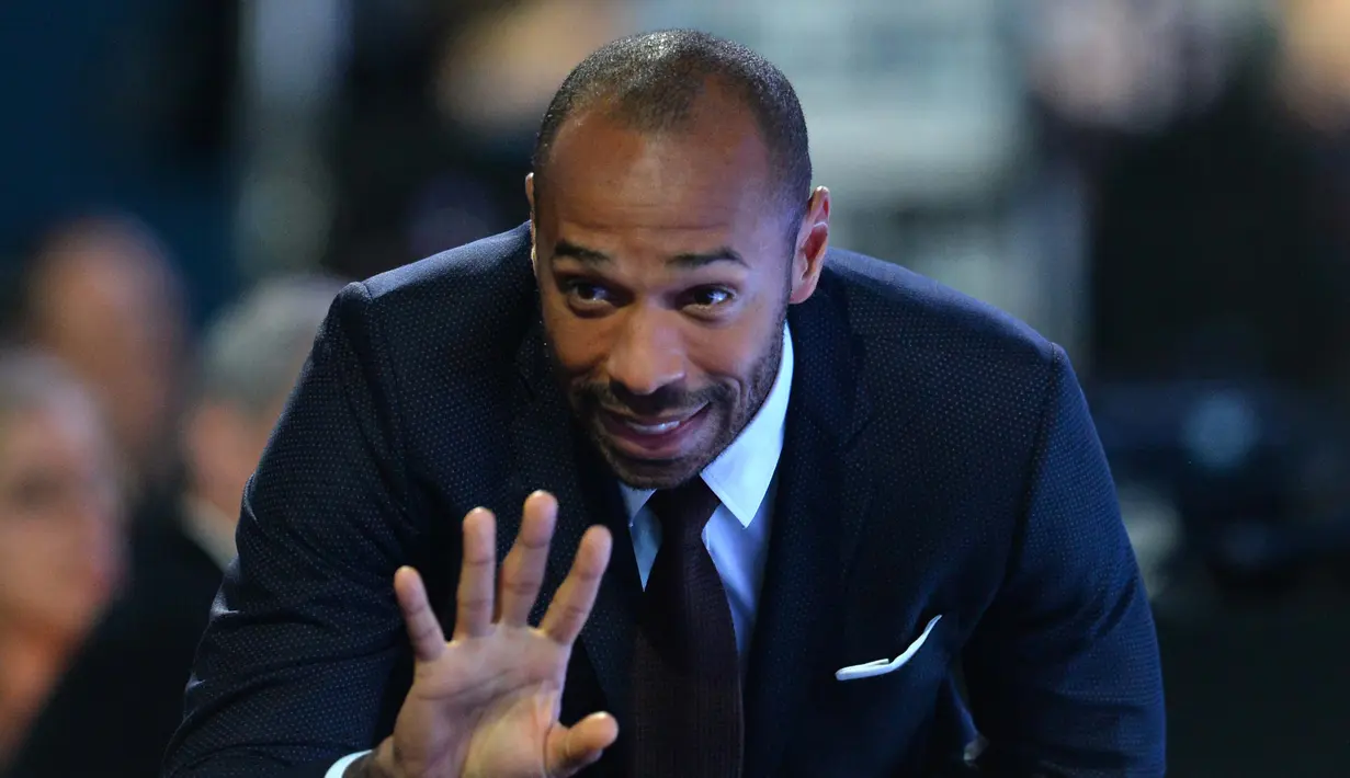 Pemain New York Red Bulls,Thierry Henry Kekayaan bersih sekitar  € 57 juta euro, Ia mengikat kontrak dengan New York Red Bulls di MLS pada 2010 sebesar  £ 2.6 juta/tahun dan juga menjadi bintang iklan beberapa merek terkenal.  (AFP/Glyn Kirk)