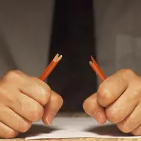 Mengumpat dan mengeluh tak akan menyelesaikan masalah. Jadi, lakukan saja lima hal sederhana ini agar suasana hati di kantor menjadi baik. 