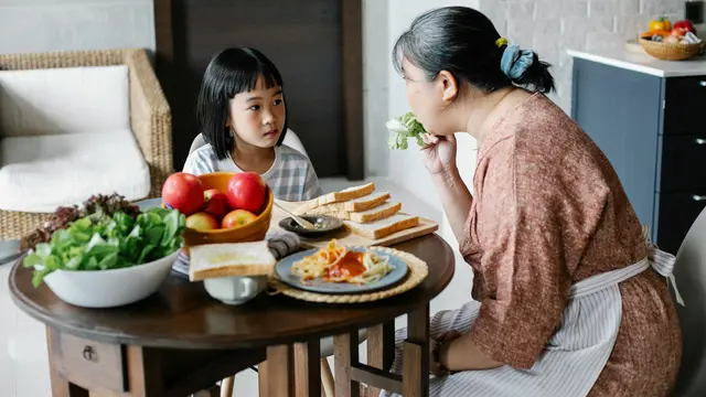 Cara Seru Kenalkan Anak Pentingnya Makan Sayur, Yuk Coba!