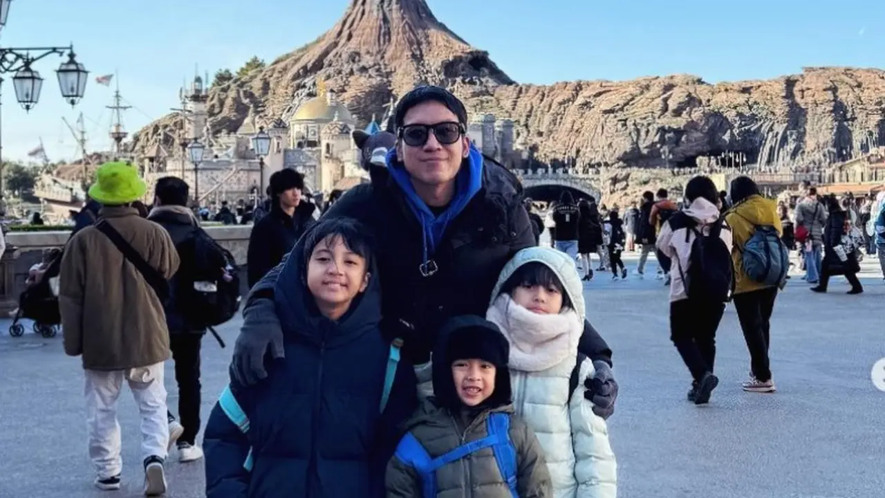 Desta dan Natasha Rizky Liburan ke Jepang Bareng Anak-Anak, Disebut Bakal Ada Kabar Baik di 2025