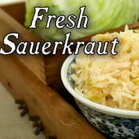 Lakukan diet sehat, kamu harus makan sauerkraut yang kaya akan gizi dan manfaat kesehatan. 