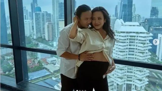 Gaya Simpel Dea Ananda Saat Lakukan Maternity Shoot Sebelum Melahirkan