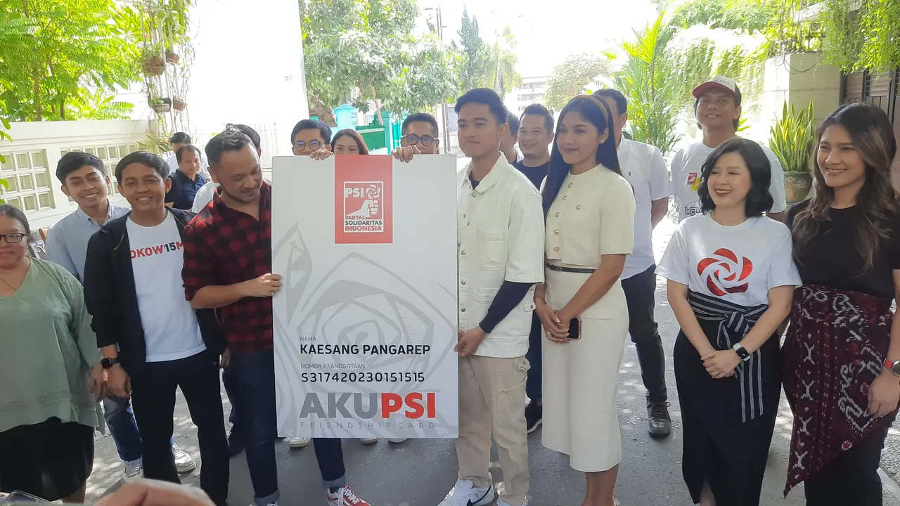 Putra bungsu Presiden Joko Widodo (Jokowi), Kaesang Pangarep resmi menjadi anggota Partai Solidaritas Indonesia (PSI) pada Sabtu (23/9/2023).