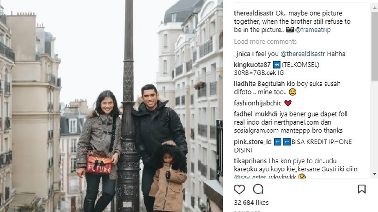 Sontek Gaya Stylish Saat Berlibur ala Dian Sastrowardoyo
