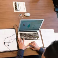 Peralihan dari suasana libur ke rutinitas kantor dapat terasa menantang. Dengan strategi yang tepat, proses adaptasi bisa berjalan lebih nyaman dan produktif. (Foto/Dok: Pexels)