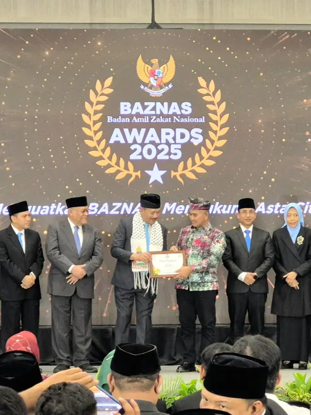 Wali Kota Tarakan Khairul Raih BAZNAS Awards 2025, Bukti Nyata Komitmen Dukung Gerakan Zakat