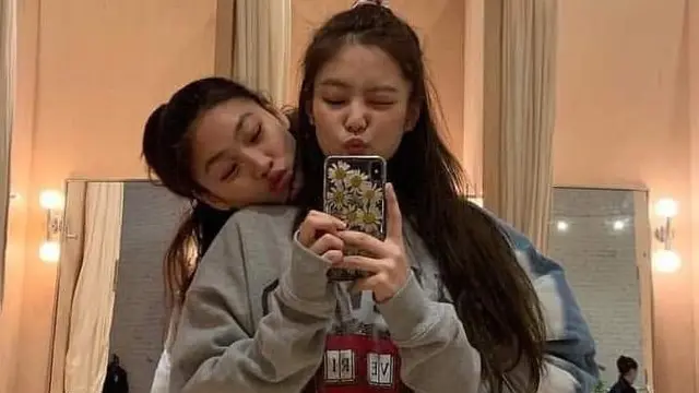 Jung Ho Yeon dan Jennie Blackpink. (Instagram/ jennierubyjane)