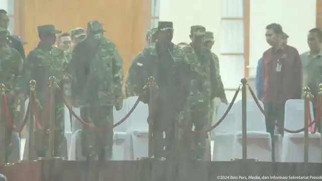 Presiden Prabowo Subianto memimpin Upacara Parade Senja di Lapangan Pancasila, Akademi Militer (Akmil) Magelang Jawa Tengah, Jumat (25/10/2024).