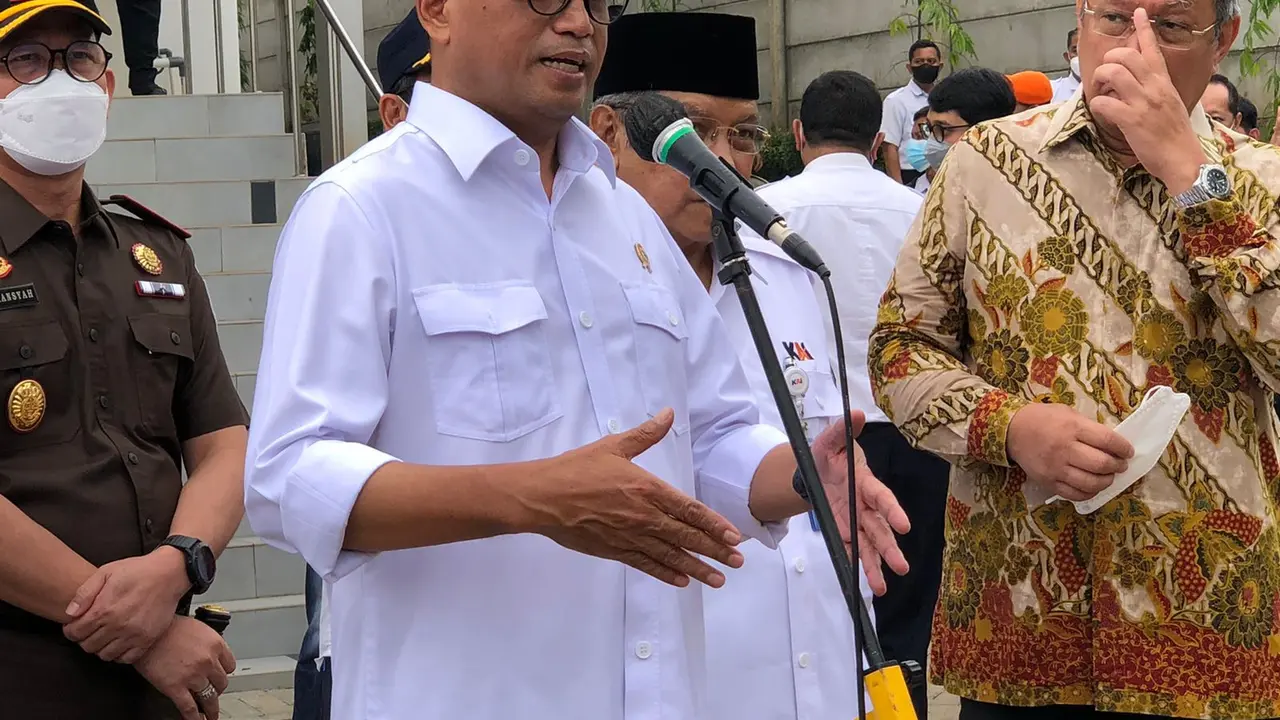 Menteri Perhubungan (Menhub) Budi Karya Sumadi saat meresmikan Peningkatan Aksesibilitas dan Penataan Stasiun Pondok Ranji di Tangerang Selatan, Kamis, (16/6/2022).