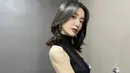 Tampil dengan gaun hitam yang cukup terbuka, Park Ji Hyun cukup dengan mengenakan makeup tipis blush dan liptsik saja. @voyavivirel
