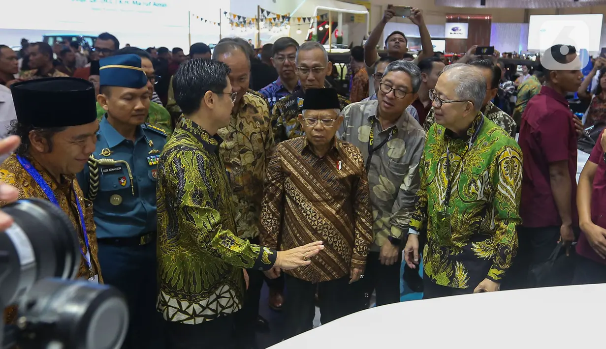 GIIAS 2024 diikuti lebih dari 55 merek otomotif global, terdiri 30 merek kendaraan penumpang, 5 kendaraan komersil dan 20 merek sepeda motor dari produsen dan ATPM anggota GAIKINDO. (Liputan6.com/Angga Yuniar)