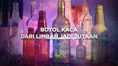 Rian Afdol mengolah botol kaca, sampah yang gampang ditemukan di lingkungan permukiman. Rian menilai botol kaca artistik yang berpotensi bisa diubah jadi barang bernilai kesenian dan menghasilkan uang.