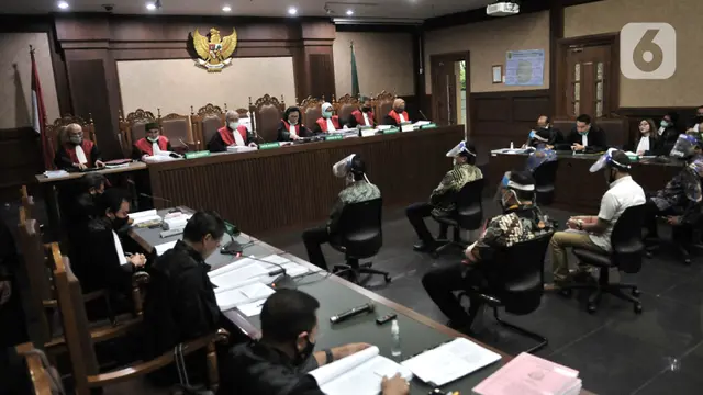 FOTO: Sidang Perdana Kasus Jiwasraya, Terdakwa Kenakan Masker dan Face Shield