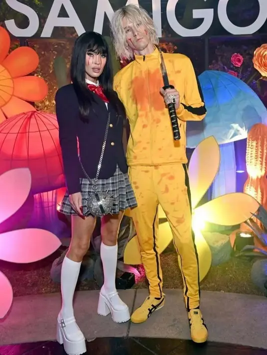 Megan Fox dan Machine Gun Kelly kembali  tampil memukau di perayaan Halloween. Masing-masing pasangan memilih untuk berpakaian seperti karakter dari film Quentin Tarantino tahun 2003, Kill Bill: Volume 1 Megan mengenakan kostum yang terinspirasi oleh pembunuh siswi Gogo Yubari. Sementara itu Kelly, berpenampilan seperti karakter Bride yang kini menjadi ikon Uma Thurman dari film tersebut.  [@meganfox]