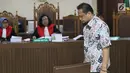 Panitera pengganti Pengadilan Tipikor Medan, Helpandi usai menjalani sidang pembacaan tuntutan di Pengadilan Tipikor, Jakarta, Kamis (14/3). Sebelumnya, Helpandi didakwa menerima suap terkait putusan perkara di PN Medan. (Liputan6.com/Helmi Fithriansyah)