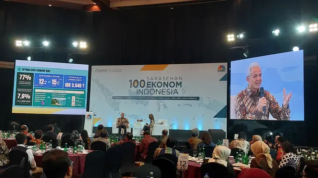 Bakal Calon Presiden Ganjar Pranowo dalam Sarasehan 100 Ekonom Indonesia, di Jakarta, Rabu (8/11/2023). (arief/Liputan6.com)