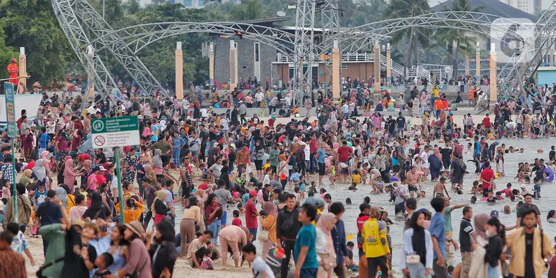 Diserbu Warga, Begini Suasana Pantai Ancol di Hari Kedua Lebaran 2023