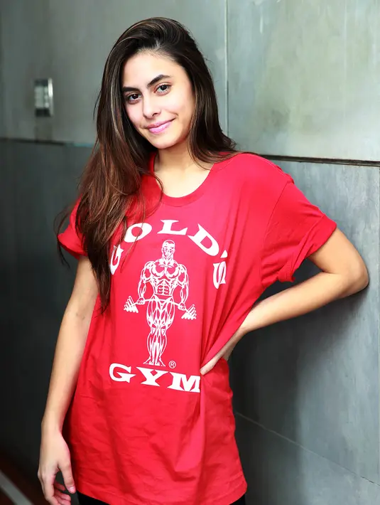 Valerie melanjutkan, gaya berpacaran Brandon pun sesuai dengan prinsipnya. Terbukti, Brandon berani mengajak kedua orangtua Valerie berpergian. Brandon juga mudah berbaur dengan keluarganya. (Deki Prayoga/Bintang.com)