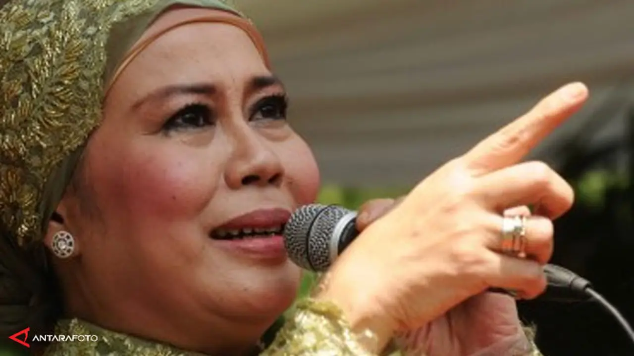 dewi-yul-antara-131128b.jpg