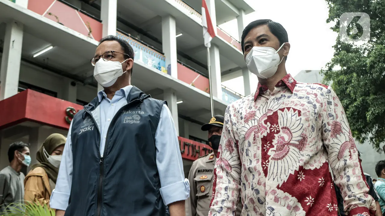 FOTO: Anies Tinjau Hari Pertama Vaksinasi Anak Usia 6-11 Tahun
