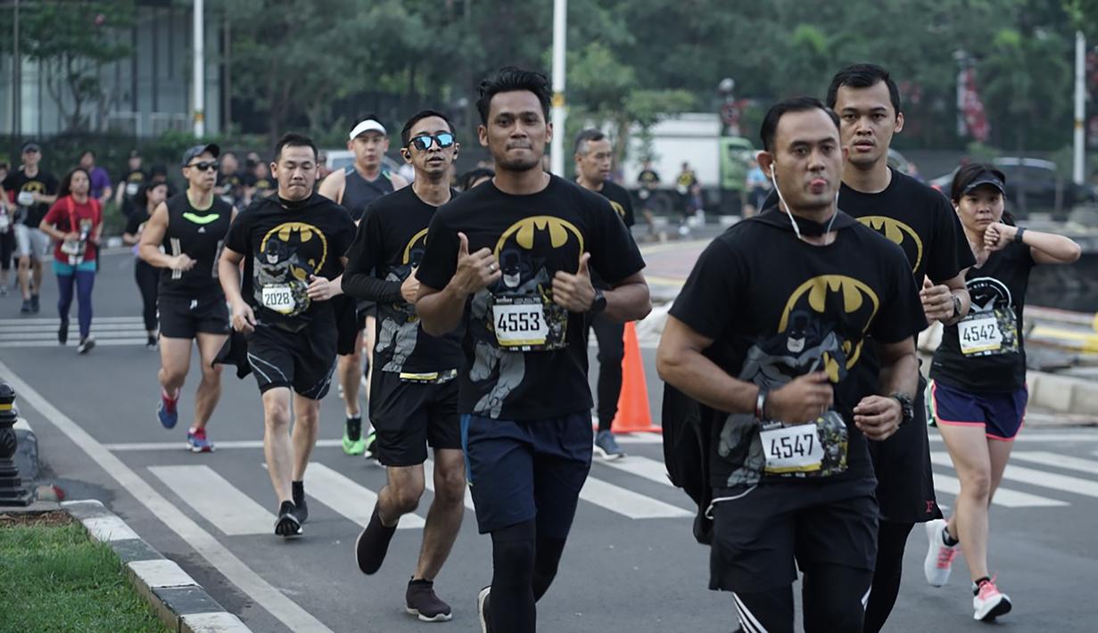 Para pelari beradu cepat saat mengikuti Batman Run Series di Jakarta Barat, Minggu (1/12). Acara ini merupakan kerjasama antara Indofunrun dengan Lippo Mall Puri. (Dokumentasi Indofunrun)