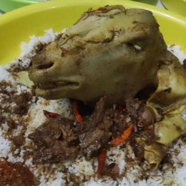 6 Potret Makanan Pakai Menu Kepala Hewan Ini Nyeleneh, Bikin Takut Disantap