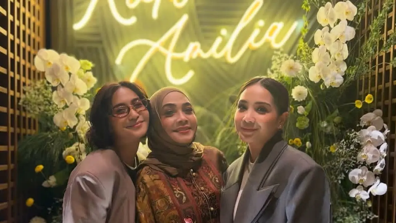 Nagita Slavina dan Caca Tengker saat Rayakan Ulang Tahun Ibunnya, Rieta Amilia ke-64. [@rieta_amilia]