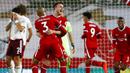 Para pemain Liverpool merayakan gol yang dicetak oleh Diogo Jota ke gawang Arsenal pada laga Liga Inggris di Stadion Anfield, Senin (28/9/2020). Liverpool menang dengan skor 3-1. (Jason Cairnduff/Pool via AP)