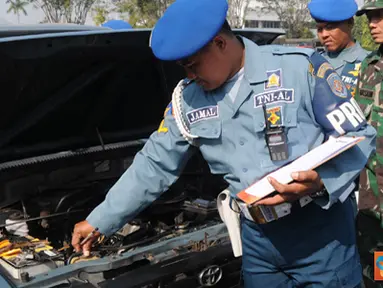 Citizen6, Surabaya: Pemeriksaan rutin ini dilaksanakan untuk mengecek kesiapan dan kondisi seluruh kendaraan Ranmin dan Ransus yang berada di Kobangdikal serta untuk menghindari adanya kemungkinan lakalantas. (Pengirim: Penkobangdikal)