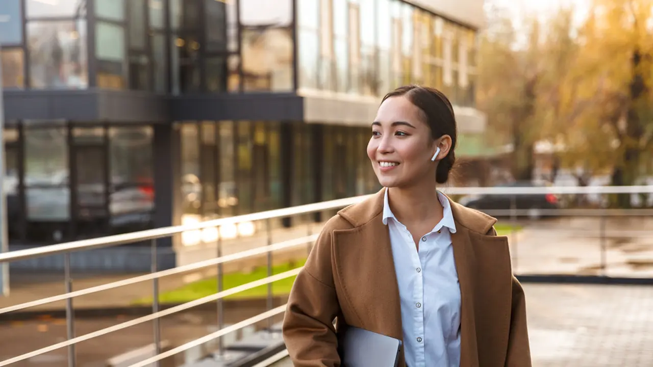 Tips Tampil Stylish dan Profesional Saat Ngantor, Anti Lebay dengan Gaya Fashion yang Tepat