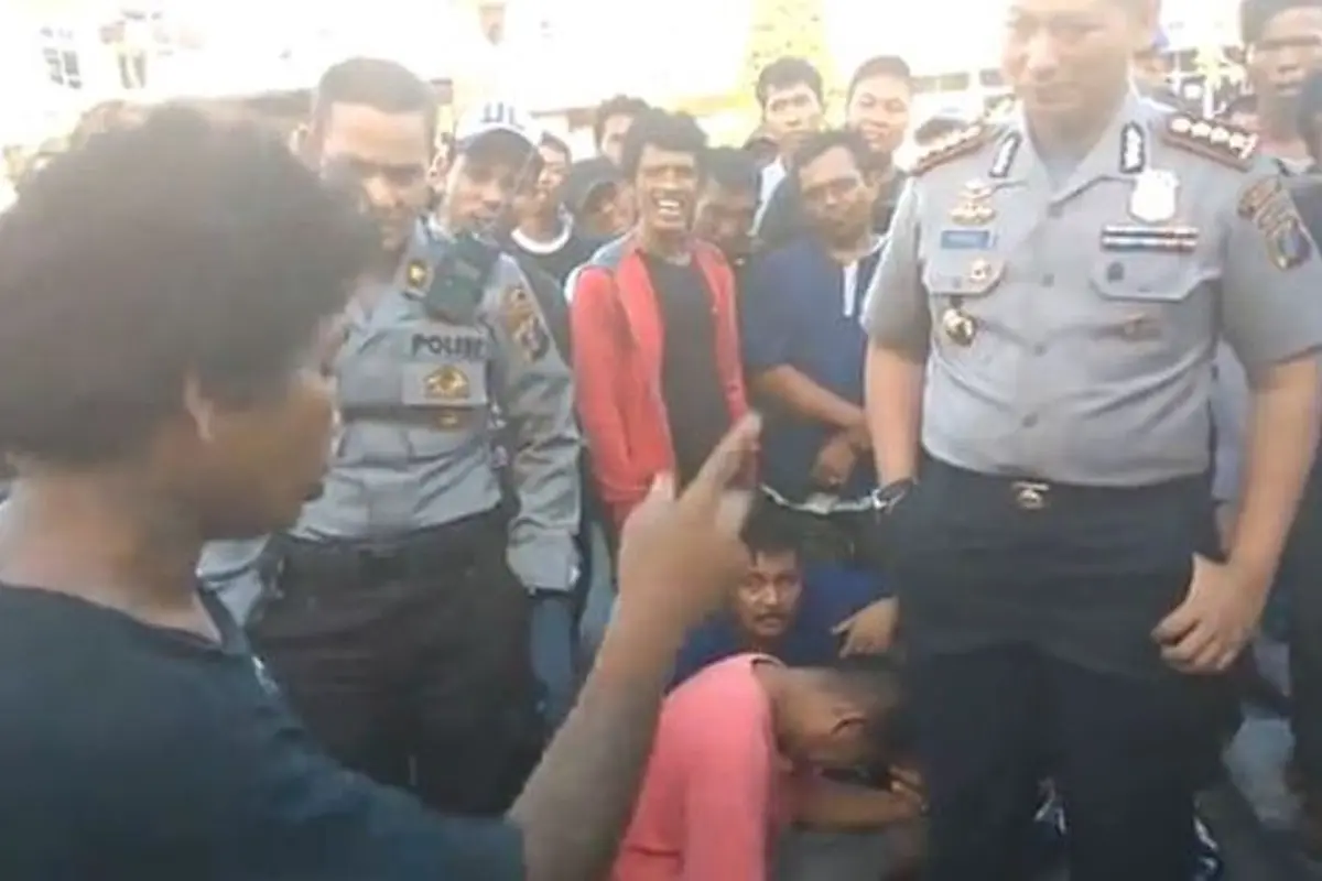 Ditangkap, Anak Jalanan Medan Stand Up di Depan Polisi