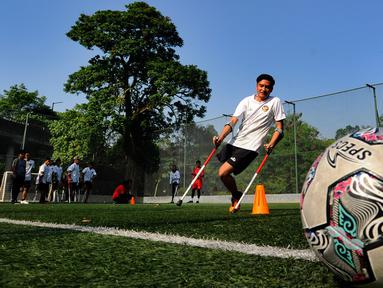 Pemain Timnas Amputasi Indonesia mengikuti latihan fisik jelang Piala Dunia Amputasi 2022 di Sports Club Serena Mansion, Jakarta Selatan, Selasa (5/7/2022). Mereka akan berlaga di Piala Dunia Sepak Bola Amputasi atau World Amputee Football Federation (WAFF) World Cup 2022 di Turki pada Oktober 2022. (merdeka.com/Arie Basuki)