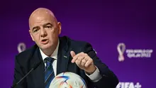 Presiden FIFA Gianni Infantino berbicara dalam konferensi pers di&nbsp;Qatar National Convention Center, Doha, Sabtu, 19 November 2022, menjelang Piala Dunia Qatar 2022. Infantino membalas kritik terhadap catatan hak asasi manusia Qatar. (COFFRINI KAIN / AFP)