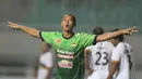 Pemain PS TNI, Sansan Husaeni merayakan gol saat melawan Persela Lamongan pada Liga 1 2017 di Stadion Pakansari, Bogor, Sabtu (27/5/2017). (Bola.com/Nicklas Hanoatubun)