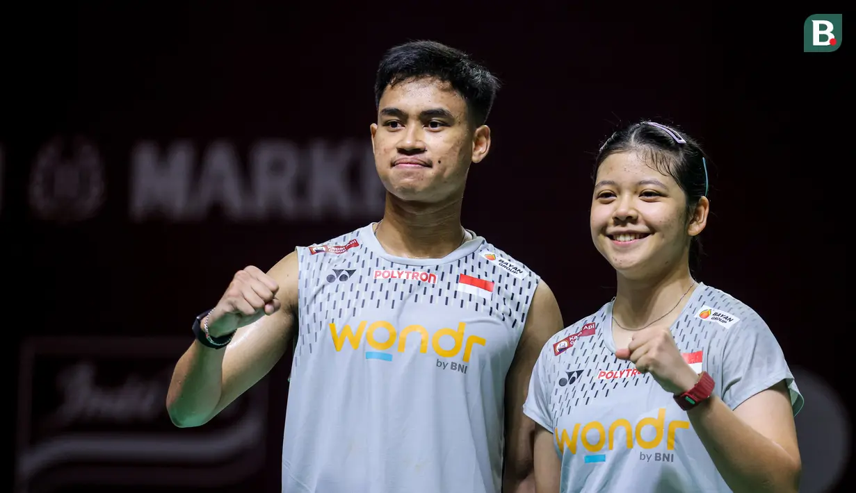 Pasangan ganda campuran Indonesia, Jafar Hidayatullah/Felisha Pasaribu berpose setelah menang atas wakil Korea Selatan, Kim Jae Hyeon/Jang Ha Jeong dalam babak 32 besar Indonesia Open 2026 di Istora Senayan, Jakarta, Rabu (03/06/2026). (Bola.com/Bagaskara Lazuardi)