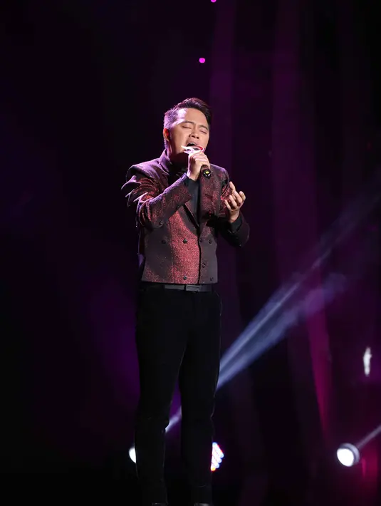 Penilaian dilakukan oleh juri D’Academy Asia membuat Danang bisa saja tersisih meski ia tampil bagus dan menuai banyak pujian. Seperti Kak Ros berpendapat kualitas Danang sangat berkualitas dibandingkan peserta dari negara lain. (Nurwahyunan/Bintang.com)