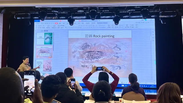 Sebanyak 50 wartawan asing dari Asia-Pasifik, Afrika dan Amerika Latin yang tergabung dalam program China International Press Communication Center (CIPCC), mendapat kesempatan mengenal dan mencoba langsung melukis dengan cara tradisional China.
