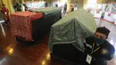 Suasana Pameran Artefak Rasulullah dan Sahabat Nabi di Padepokan Welas Asih, Parung, Kabupaten Bogor, Jawa Barat, Minggu  (26/7/2020). Pameran ini bertujuan sebagai syiar untuk lebih menumbuhkan kecintaan kepada Rasulullah SAW yang menjadi suri teladan kaum muslim di dunia. (merdeka.com/Arie Basuki)