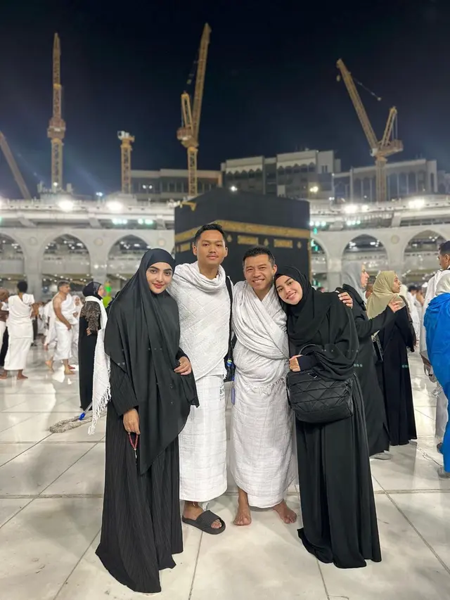 Momen Ashanty dan Anang Jalani Umroh Bareng Keluarga, Penuh Suka Cita