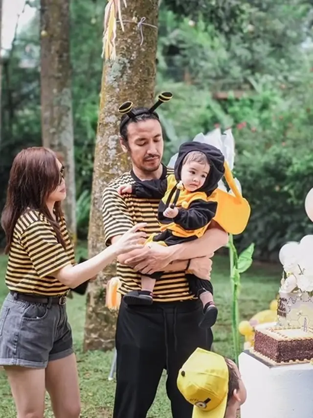 6 Potret Marcello Tahitoe di Ultah Pertama Anak, Pakai Baju Bertema Lebah