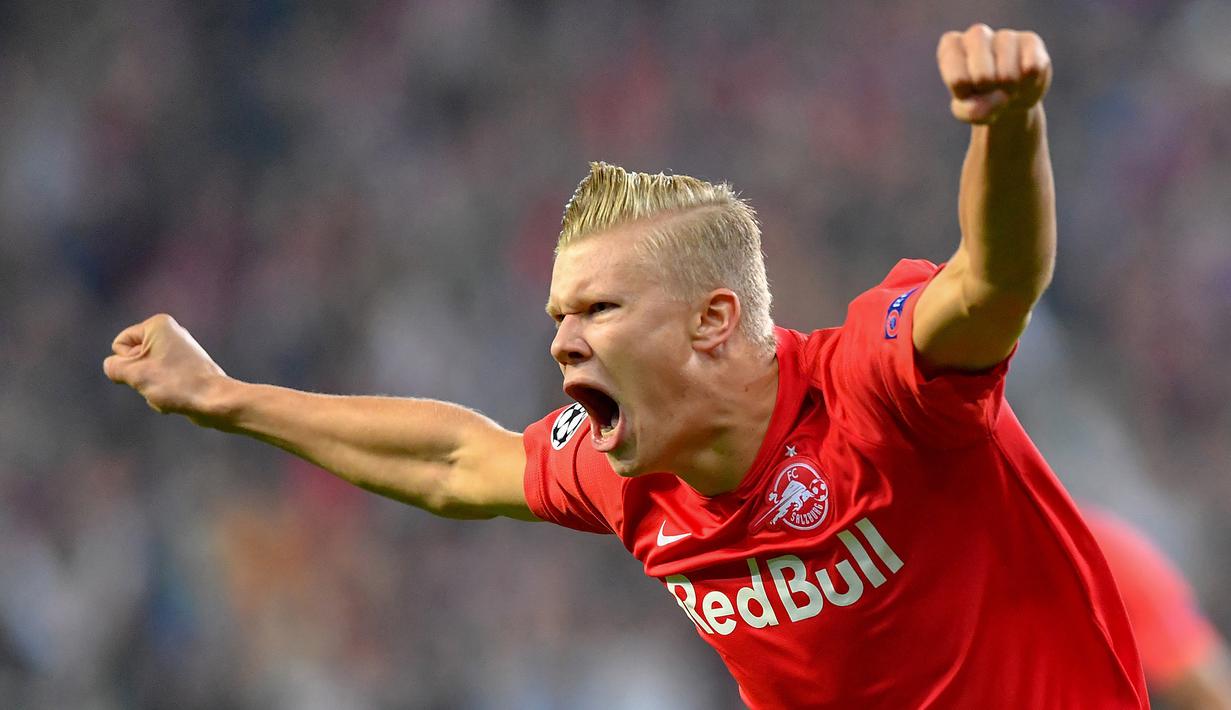1. Erling Haaland (Red Bull Salzburg) - Erling Haaland dikabarkan menjadi target utama Manchester United di bursa transfer nanti. Berkat permainan apik dan 8 golnya di Liga Champions, pemain berusia 19 tahun banyak mendapat sorotan dari klub-klub Eropa.(AFP/Joe Klamar)