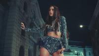 Gaya Jisoo BLACKPINK di video musik debut solonya, FLOWER. (dok. tangkapan layar video YouTube/BLACKPINK)