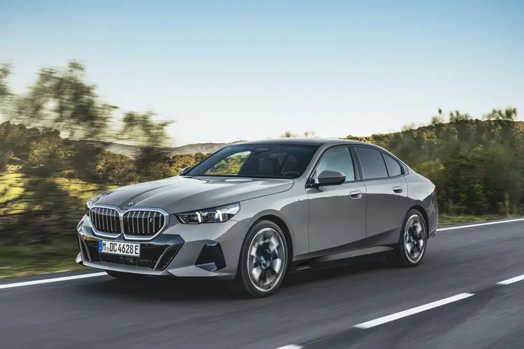 16 Potret Detail 2024 BMW 5-Series, Kini Tersedia Varian Full Electric