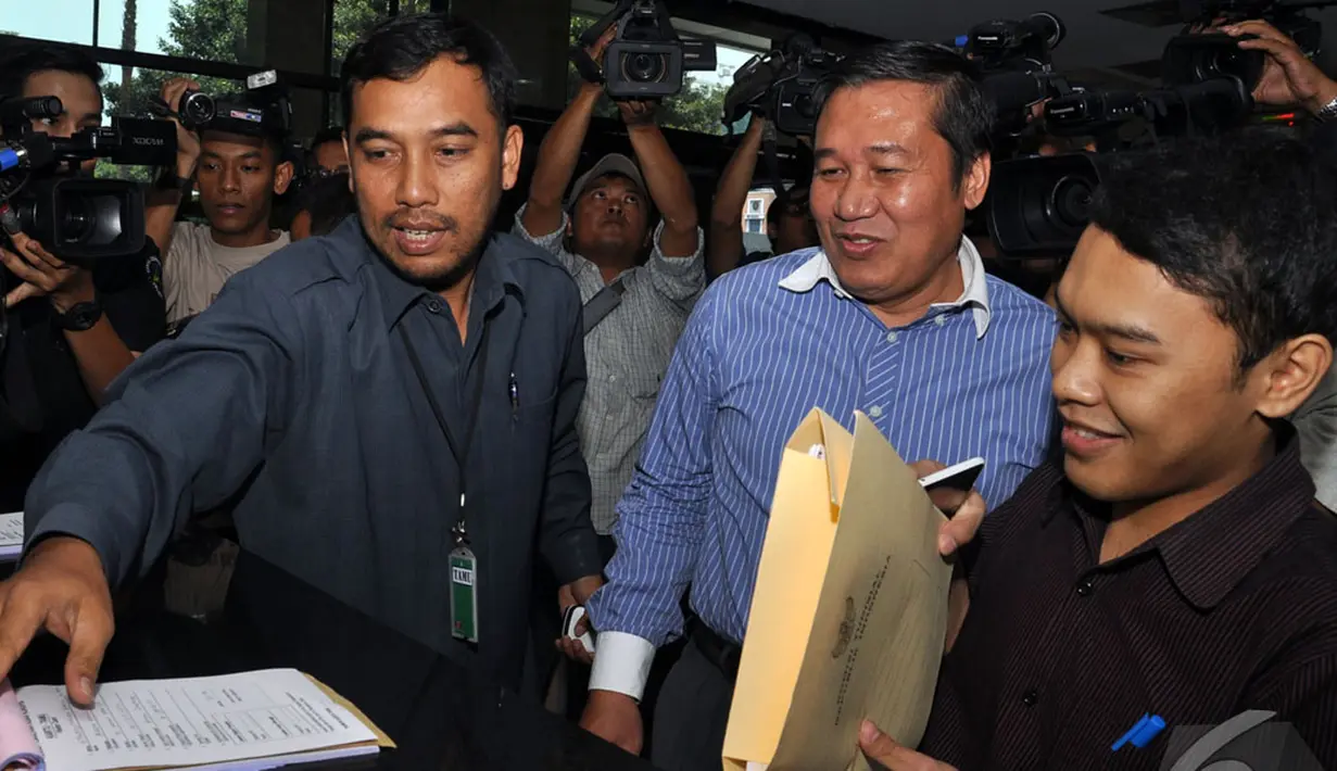 Menurut Taufiqurrahman, dari 500 undangan, hanya sekitar 340 tamu yang menghadiri acara "unduh mantu" tersebut. Beragam nominal uang, diterimanya dari hasil resepsi tersebut, Jakarta, Selasa (30/9/2014) (Liputan6.com/Miftahul Hayat)
